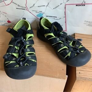 VGUC KEEN Newport H2 active sandals, size big kids 5